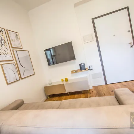 Queen Silvia Apartment