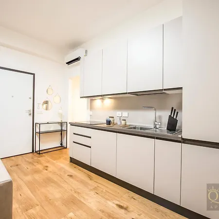 Queen Silvia Apartment